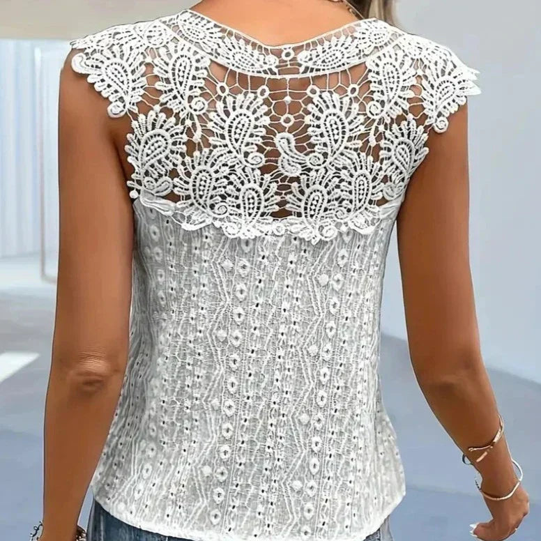 Victoria® | Blusa con detalle de encaje