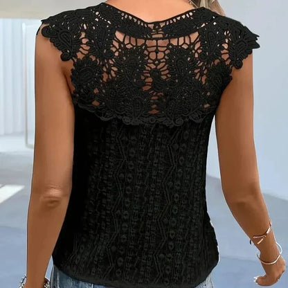 Victoria® | Blusa con detalle de encaje